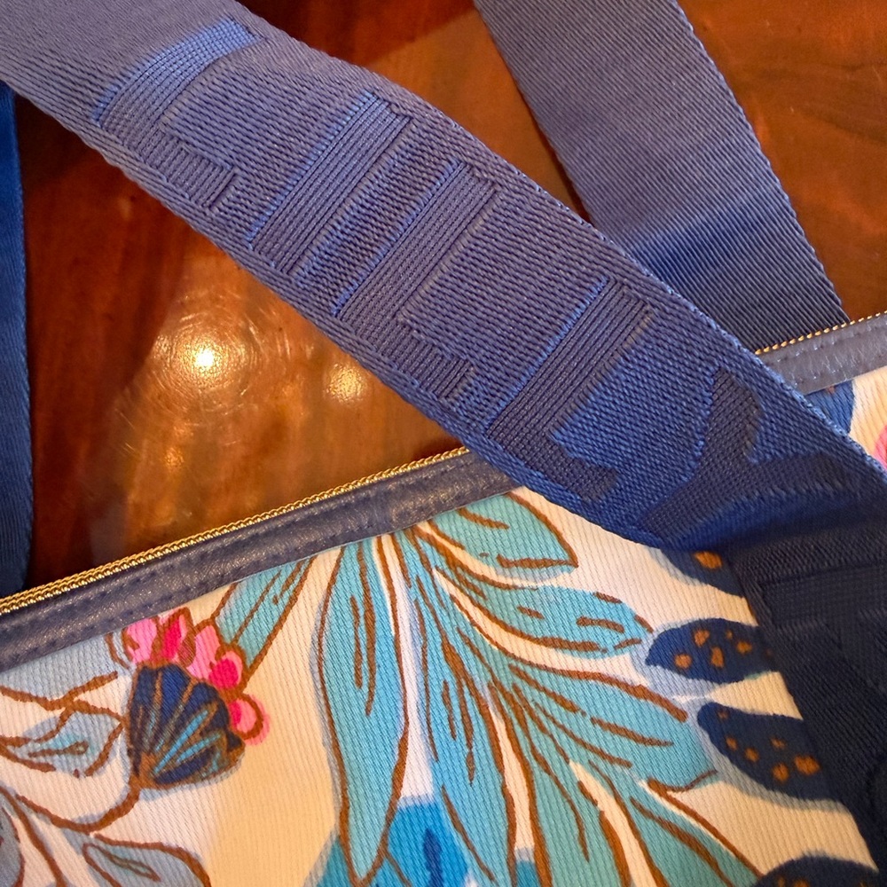 Lilly Pulitzer Originals Duffle - Best Fronds Forever - Picture 13 of 16
